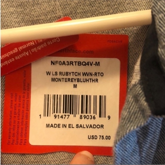 The North Face Size Medium Button Down Shirt. - Picture 9 of 11